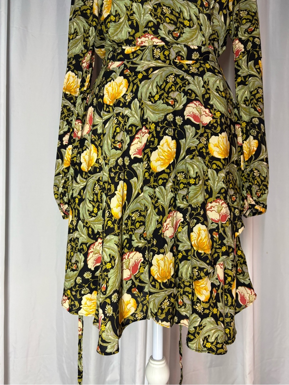 Floral V-Neck Long Sleeve Wrap Dress in Yellow & Green Size L - Picture 5 of 9